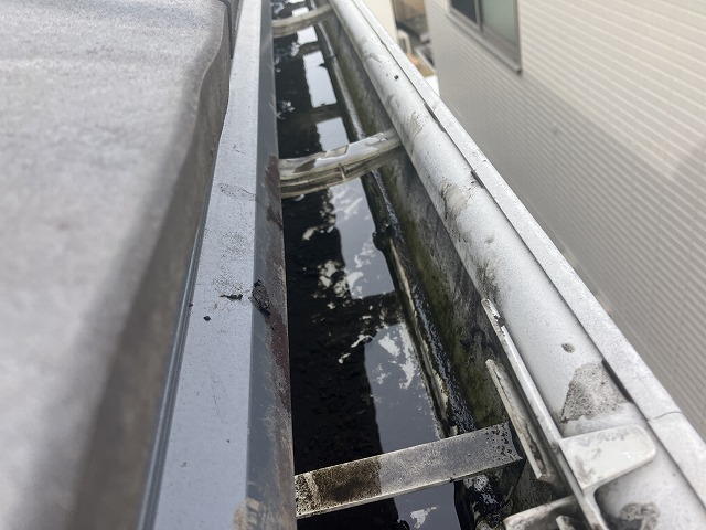 雨水が流れていった後の雨樋